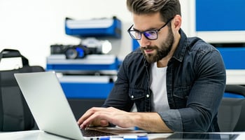  Business owner evaluating equipment leasing companies on a laptop