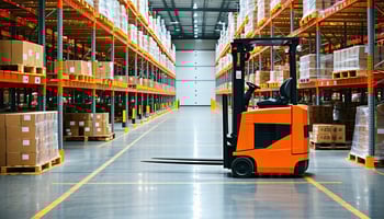 Warehouse using leased forklifts and storage systems