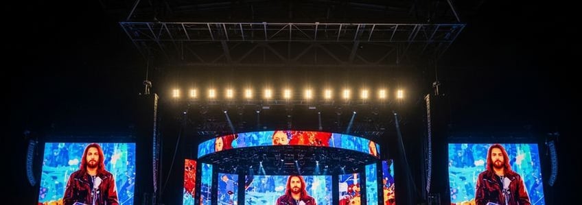Leasing LED Walls and Projection Systems for Concerts